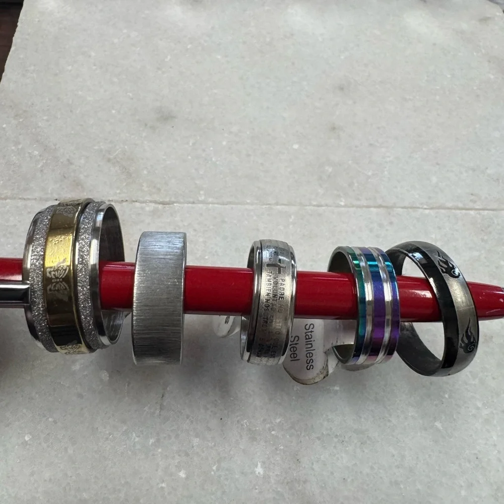 62- Rings & Band lots - Picture 1 of 3
